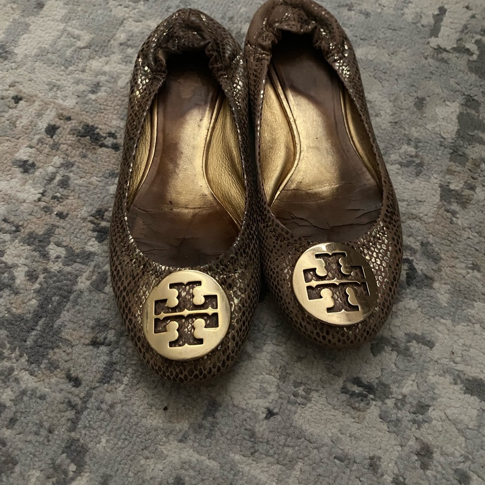 Brown and gold mix Tory Burch flats!